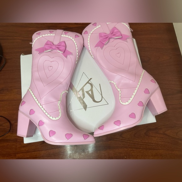 Y.R.U. X Dolls Kill Pink Heart Bow Coquette Space Barbie Cowgirl Boots NIB 8 - Picture 4 of 16